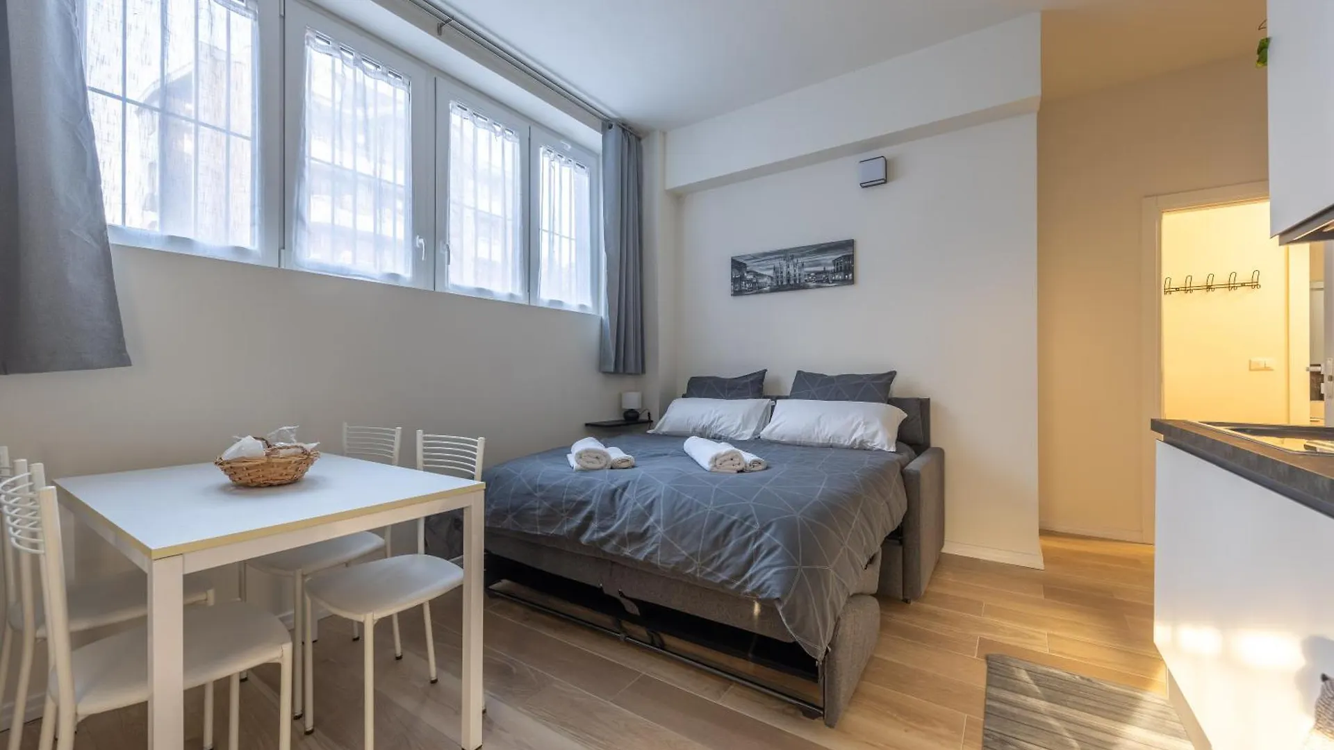 Milan - San Siro Corner, Apartment With Private Parking 0*,  Italia
