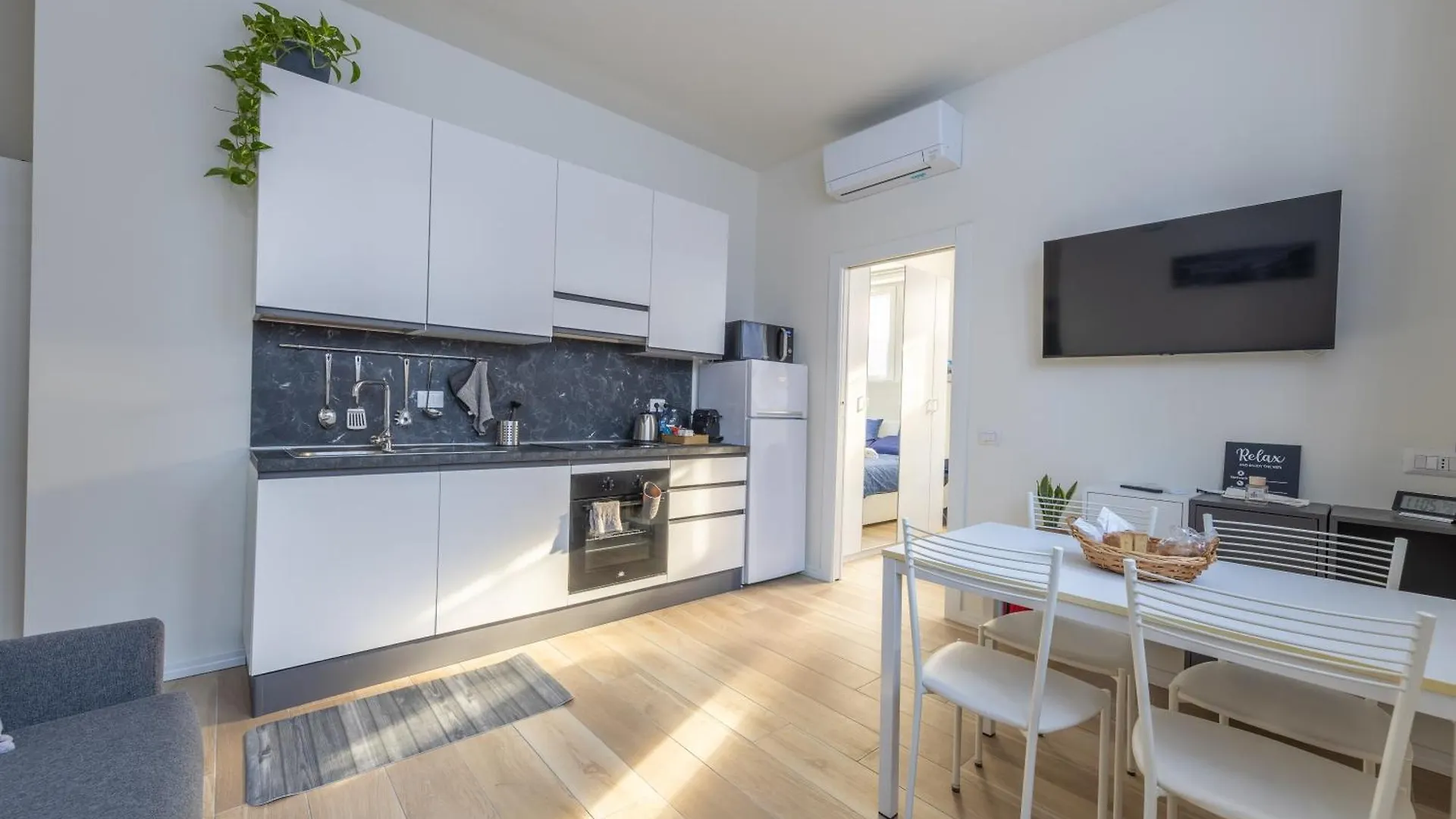 Milan - San Siro Corner, Apartment With Private Parking Italia